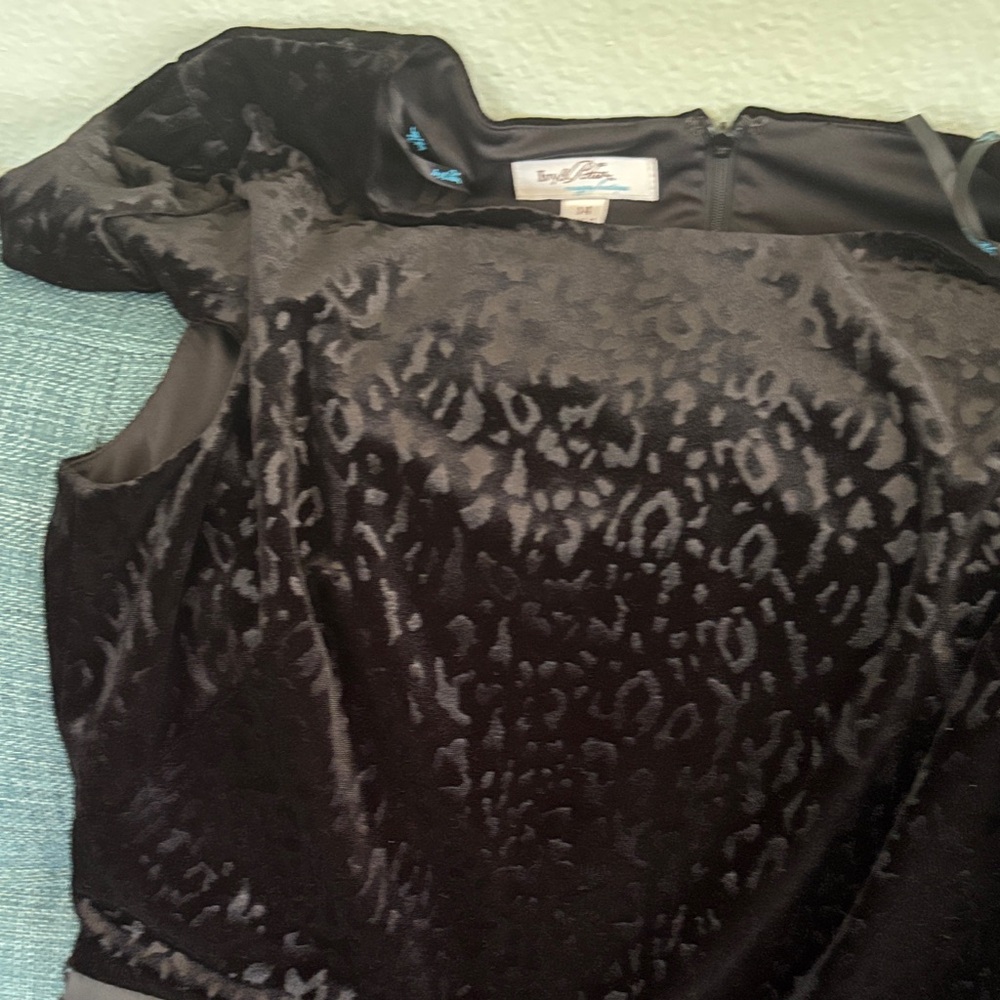 Jessica Howard Black Velvet Animal-Texture Cocktail Dress